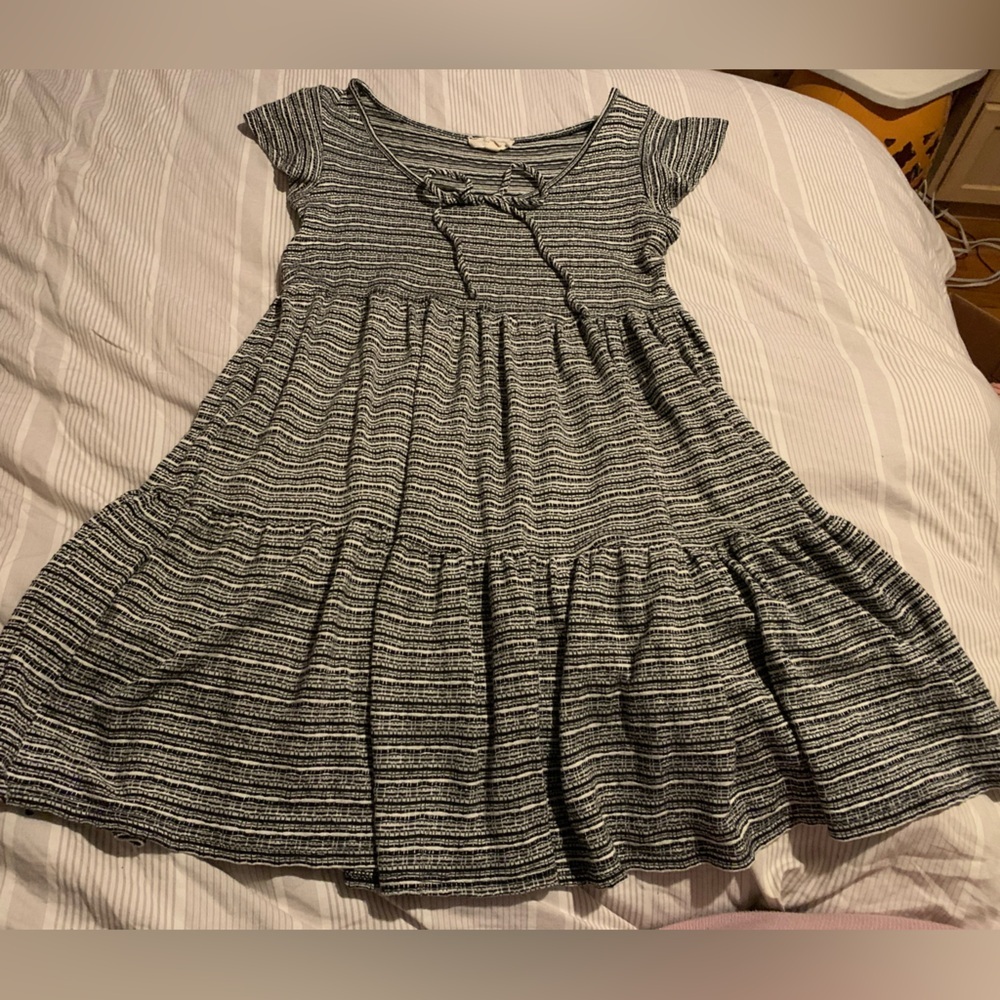 Super cute woman’s small black and white stripe baby doll tiered flowy dress